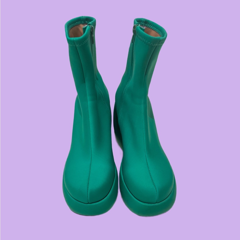 🍒 JEFFERY CAMPBELL - Kelly Green Satin Platform Sock Booties 
Size: 8